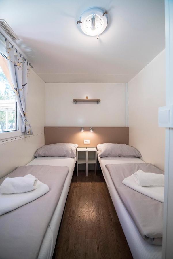 Mobile Home Cube, 3 Bedrooms, Free Parking, Wifi Biograd Na Moru Ngoại thất bức ảnh