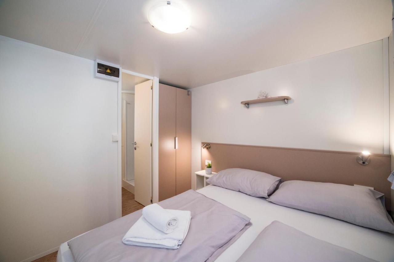 Mobile Home Cube, 3 Bedrooms, Free Parking, Wifi Biograd Na Moru Ngoại thất bức ảnh