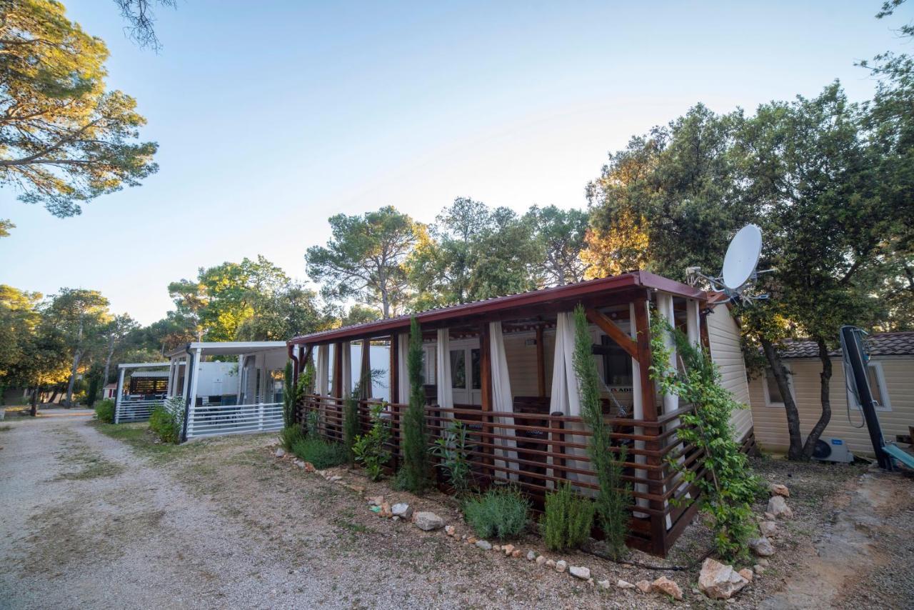 Mobile Home Cube, 3 Bedrooms, Free Parking, Wifi Biograd Na Moru Ngoại thất bức ảnh
